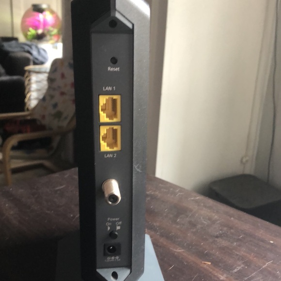 Netgear cable modem CM1100 EUC - Picture 3 of 4